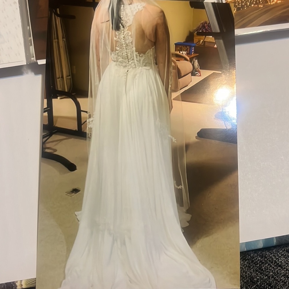 Gorgeous Essence of Australia size 10 Wedding Gown - Picture 4 of 8